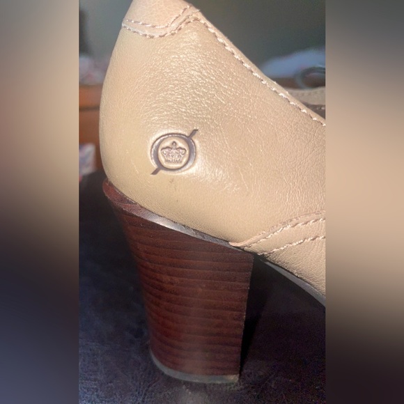 Born women’s 9.5 tan wingtip lace up  leather heeled shoes - Picture 7 of 9